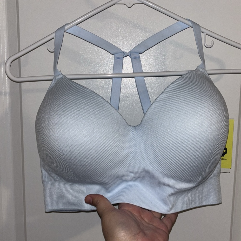 NWT SO COMFY, wireless, two way straps bra